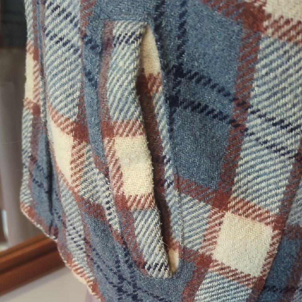 70s Vintage Cozy Plaid Teddy Jacket in Blue and Tan - Picture 8 of 12